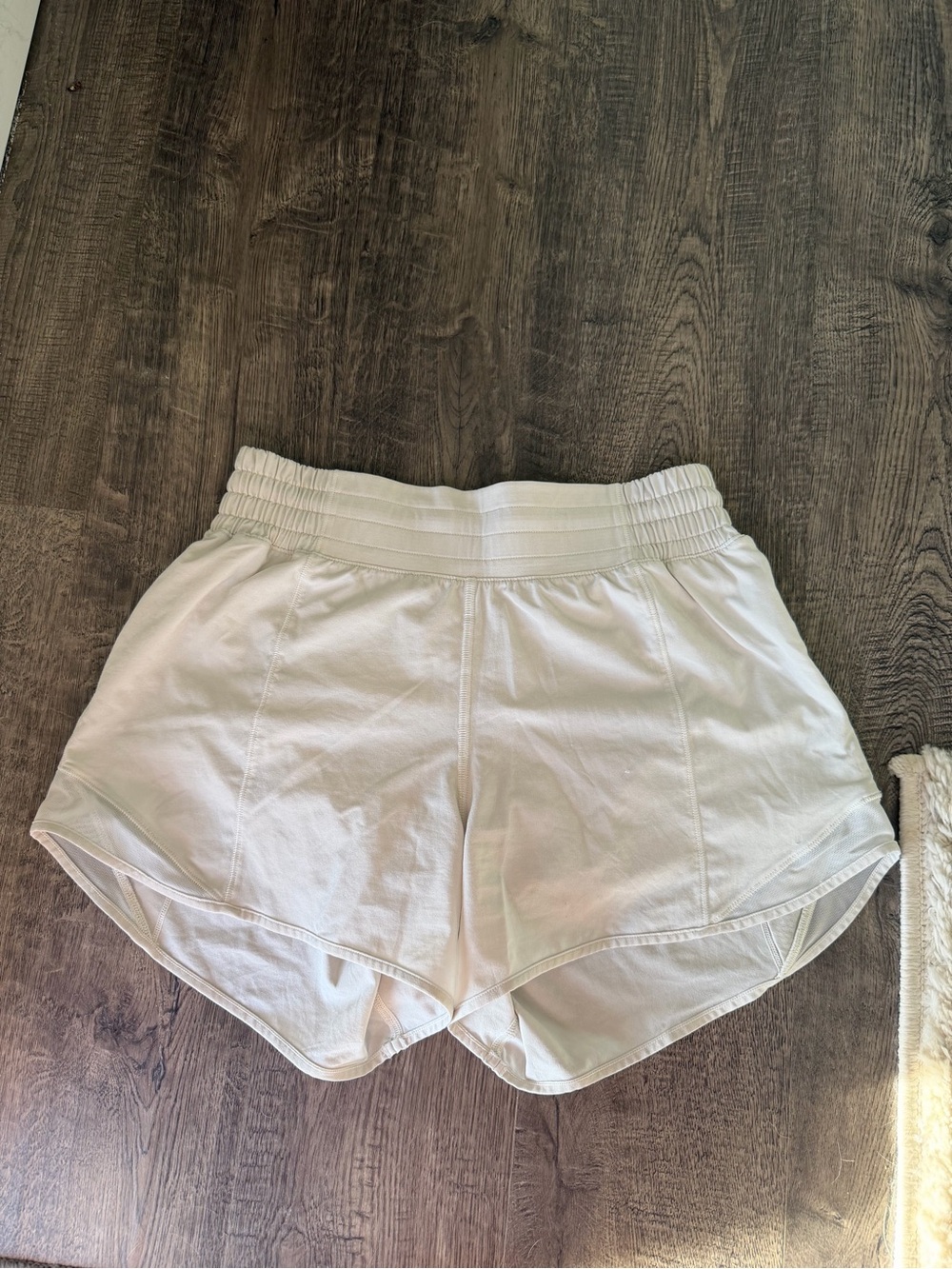 Lululemon bone hotty hot shorts